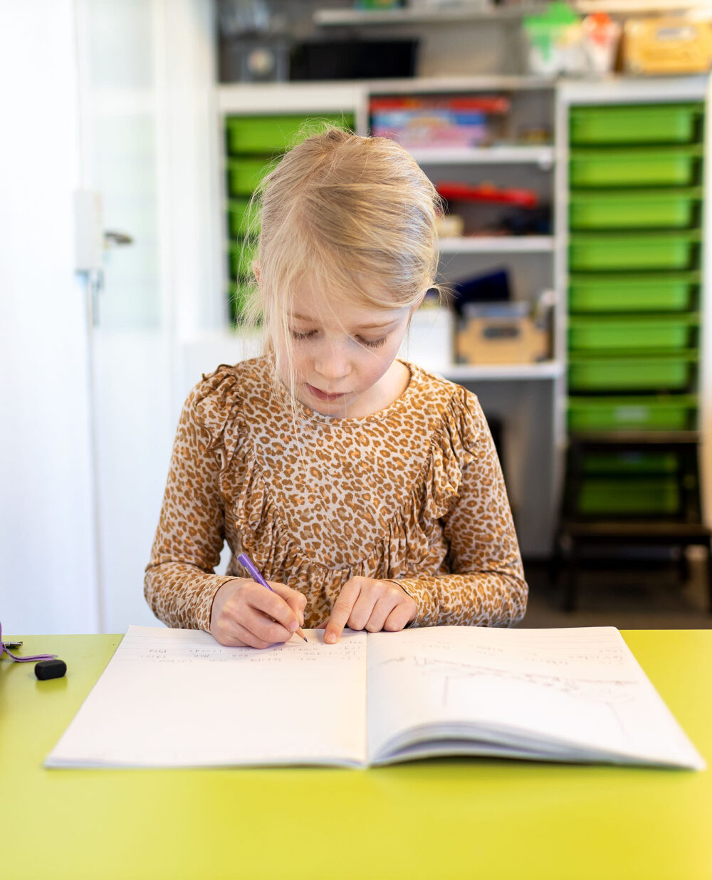 Koncentreret elev i indskolingen på Vanløse Friskole